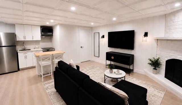 Modern Spacious MTL Suite Near Metro & Downtown