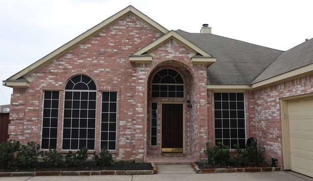Modern & Spacious Retreat, Family-Friendly, Prime Location