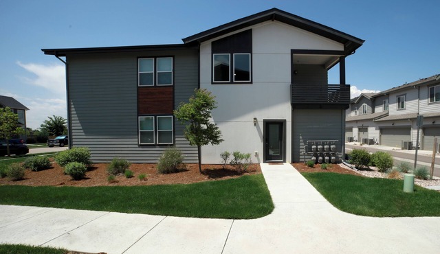 Modern & Spacious Townhome - 2 Bed, 2 Bath - Near CSU & Downtown in Fort Collins