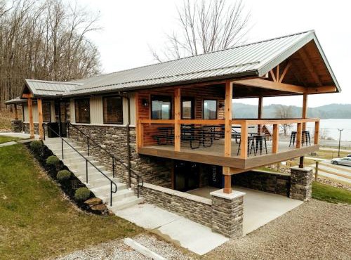 Modern Spacious Cabin near Tappan Lake with Jacuzzi and Panoramic Views in Ohio