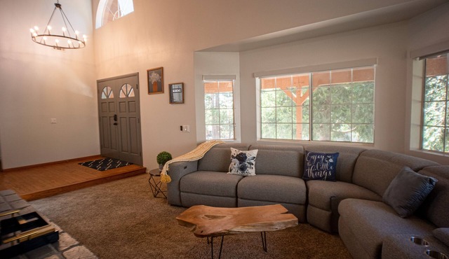 Modern spacious hot tub + Deck Lake Arrowhead + Big Bear