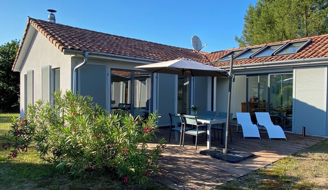 Modern, spacious vacation home with garden, 5 minutes to the Atlantic Ocean