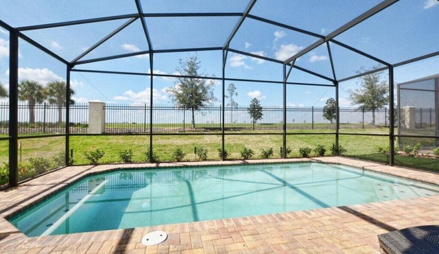 Modern Spacious Villa with No Rear Neighbors! Game Room, BBQ Grill, Kid Themed Bedrooms, Free Wi-Fi!