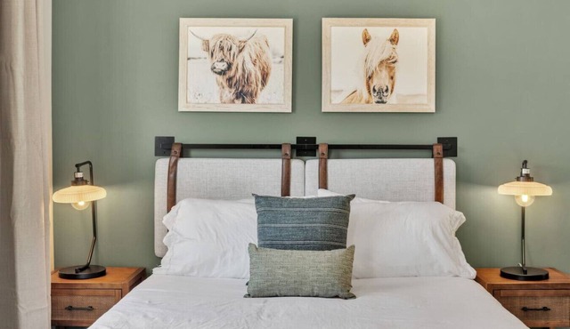 Modern Stay | 15 Min to Beach | Heart of Vista