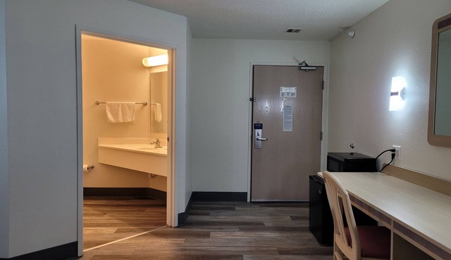 Modern Stay 39 Lakeview By OYO Minonk Garden