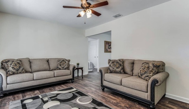 Modern Stay for BMT & SeaWorld Trips | Private W/D