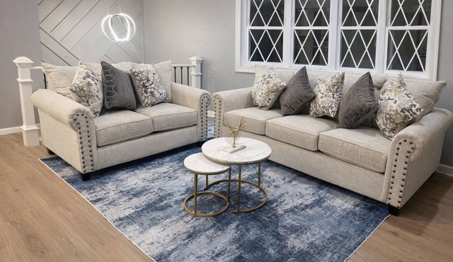 Modern Stay Hottub and Pool