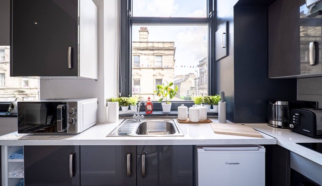 Modern Stay in Barnsley for Work & Leisure