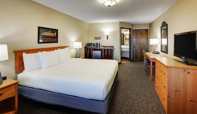 Modern Stay in Moline | 1 King Bed | Near Downtown Attractions