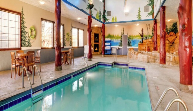 Modern Stay in Moline | 1 King Bed | Near Downtown Attractions