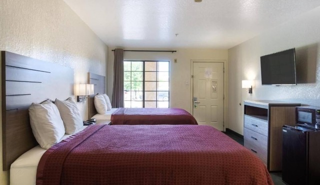Modern Stay Near Zoo, Alamo & River Walk w/Parking