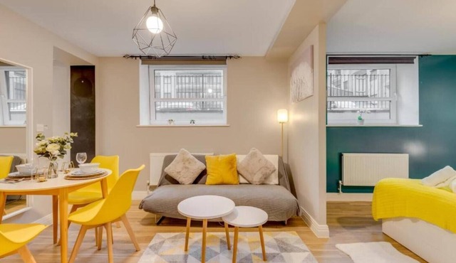 Modern Stevenage flat town centre 4people family