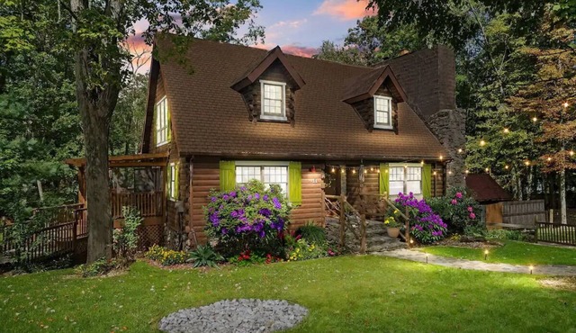 Modern Storybook Cottage near Poconos, 1.5 Acre Beautiful Mountainside Property!