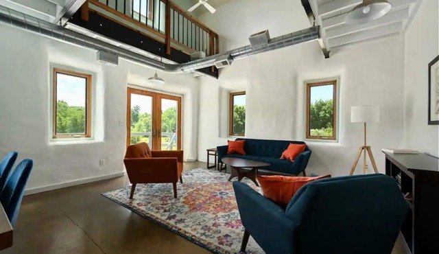 Modern Strawbale on 10 Private Acres