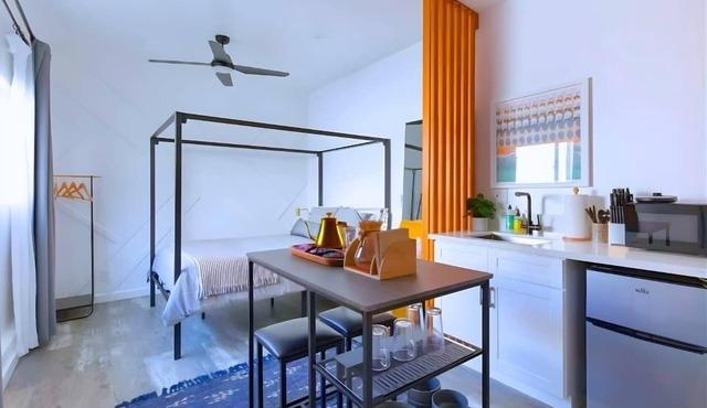Modern Studio | 10min to LAX & SoFi + Patio & WiFi