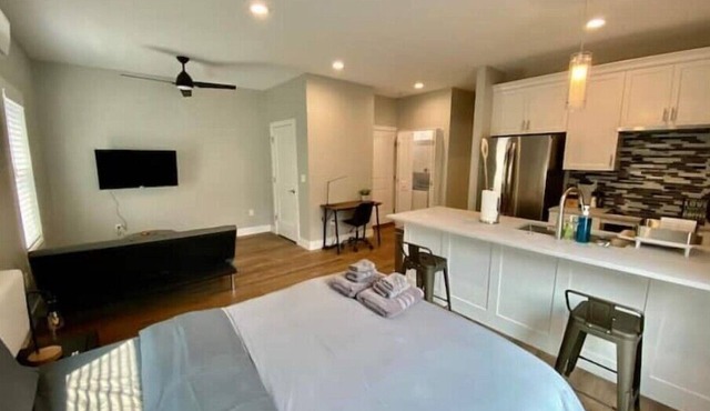 Modern Studio Apartment in Central West end, BJ Hospital