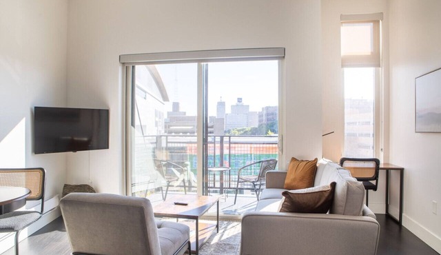 Modern Studio Apt with Rooftop, Gym, and Parking