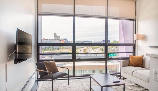 Modern Studio Apt with Rooftop, Gym, and Parking