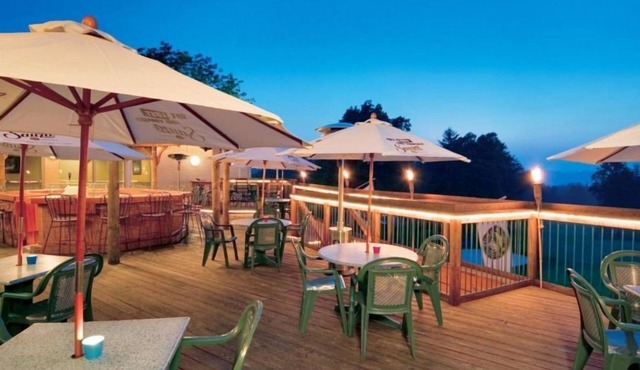 Modern Studio at Lakeview Golf Resort w BBQ Area