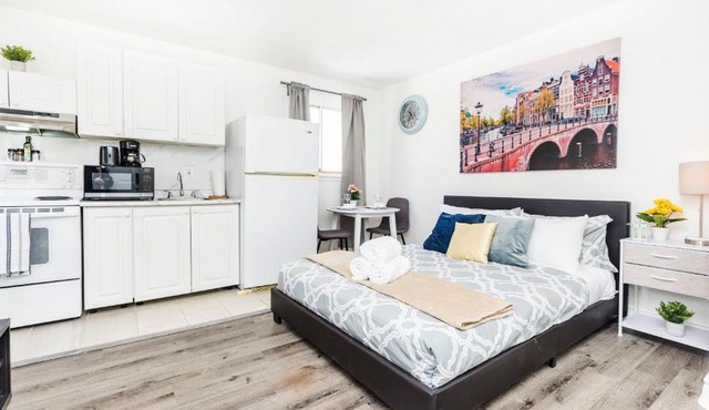 Modern Studio Condo - Mid-Chinatown