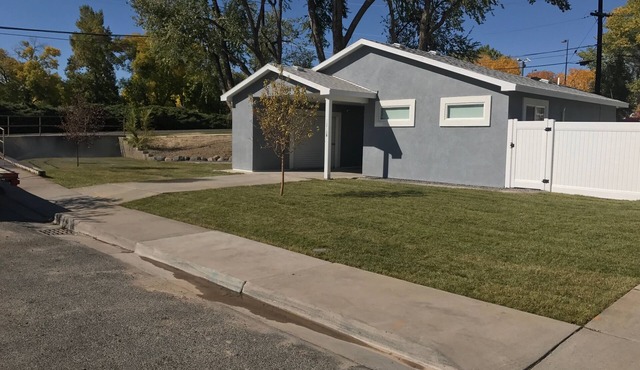 Modern Studio excellent location.