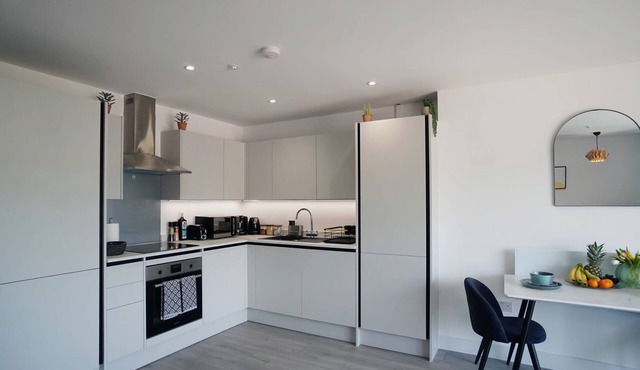 Modern studio 30 minutes to London w/free parking