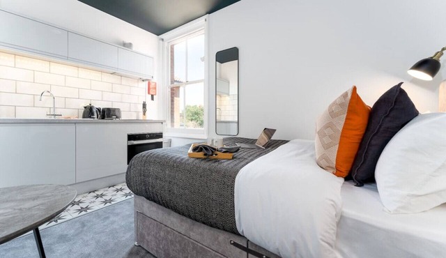 Modern Studio; Laundry & Free Parking, Fast Wifi