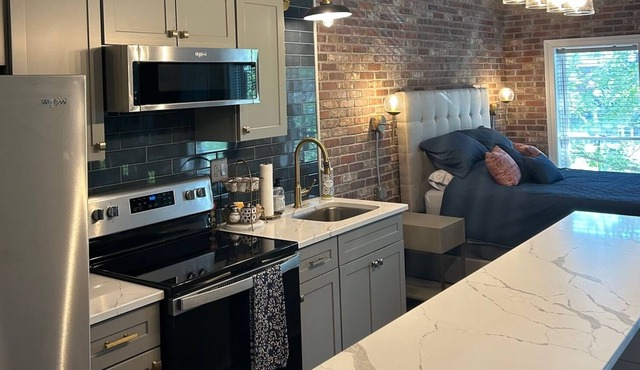 Modern studio loft located in the heart of the Culinary District in East Dundee!