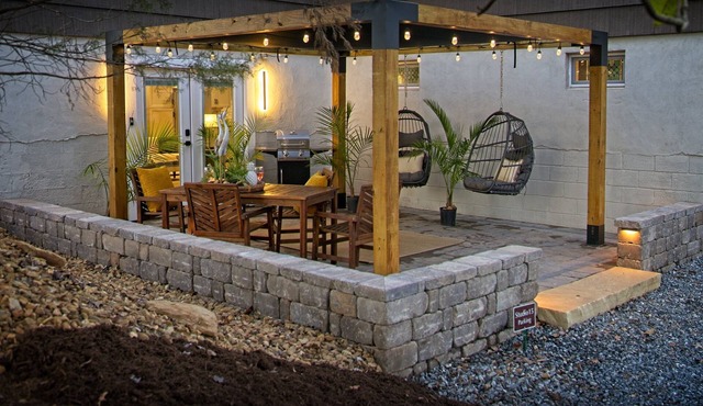 Modern Studio near Downtown & TIEC ~ Magical Patio