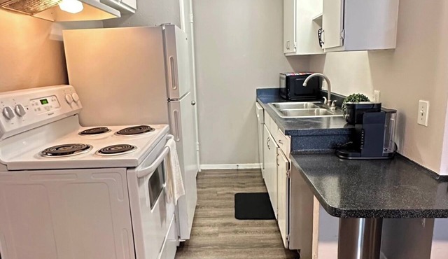 Modern Studio , Near Downtown & Hospitals