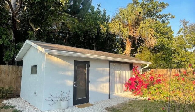 Modern Studio Near SRQ Airport