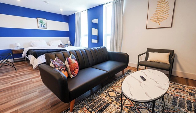 Modern Studio QueenBed WiFi Gym