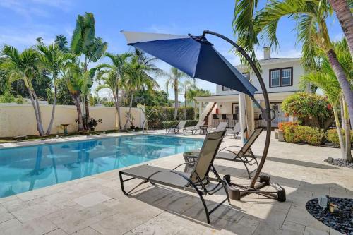 Modern Studio Retreat w Patio and Pool