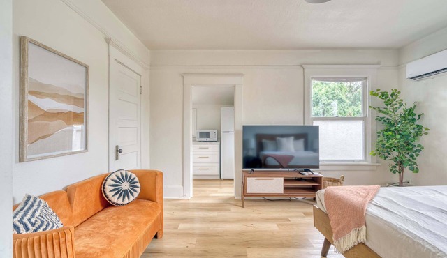 Modern Studio - Sullivan’s Gulch - Walkable Stay