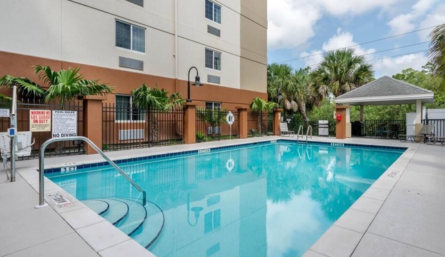 Modern Studio w/2 Double Beds | Near Beaches