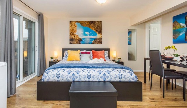 Modern Studio w King Bed - Central Ottawa