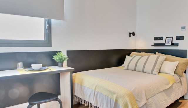 Modern Studio with High-Speed Wi-Fi in Pamplona