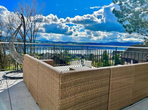 Modern Studio with Lake View near Zurich