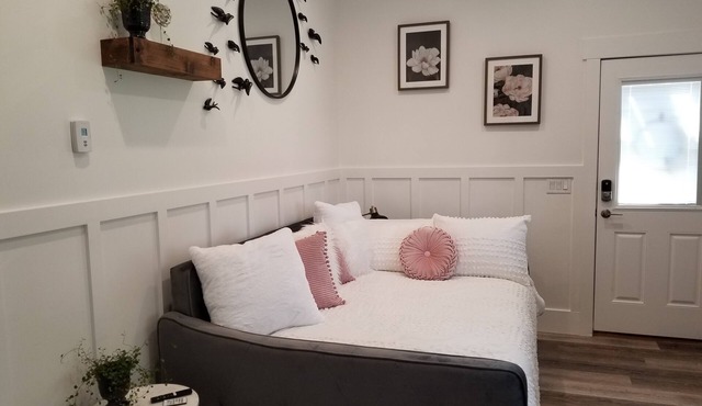 Modern Studio with Washer & Dryer