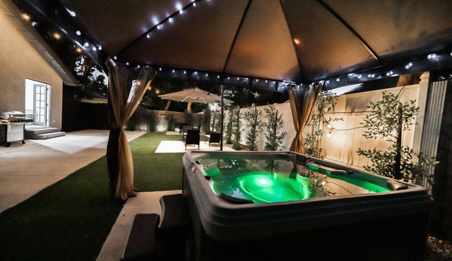 Modern Style 4-Bedroom Home with Jacuzzi