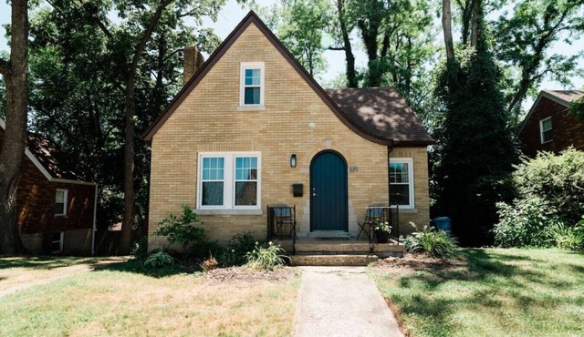 Modern Style & Charm on Hayselton