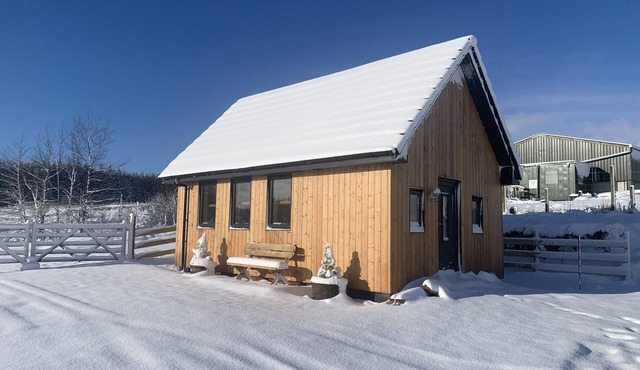Modern styled Cabin for 2 on a working croft 7 miles from Portree