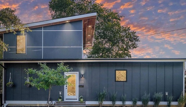 Modern Styled Home in Historic Annapolis Eastport Neighborhood