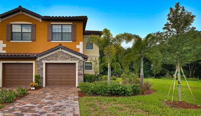Modern Styled Townhome In Amenity Rich Community