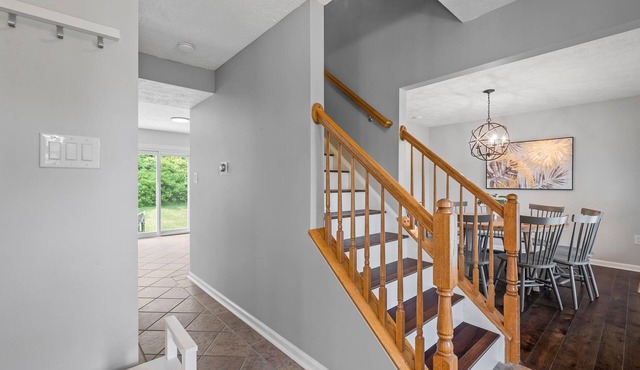 Modern & Stylish 5 Bdr Home in Cranberry/Pittsburg
