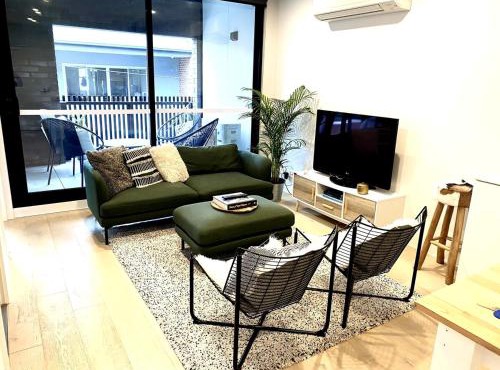 Modern, stylish 2 bed apartment, great location