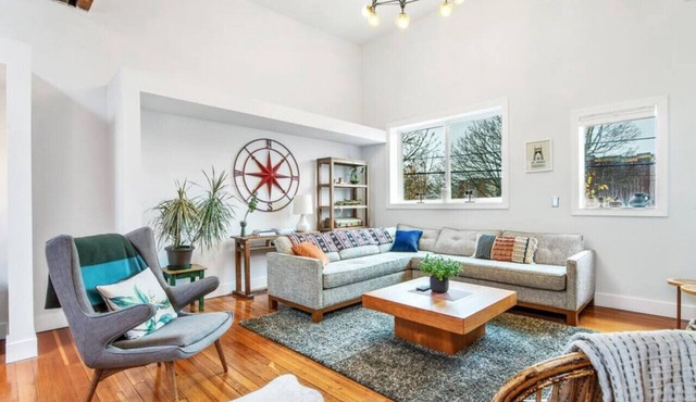 Modern Stylish 2 BR in Historic St. Johns