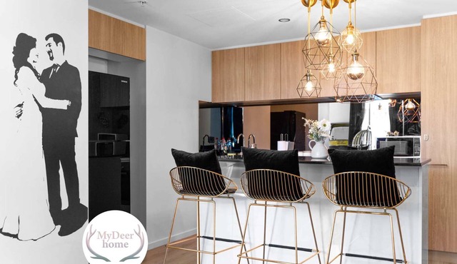 Modern & Stylish 2BR Apt - CBD - Free Parking