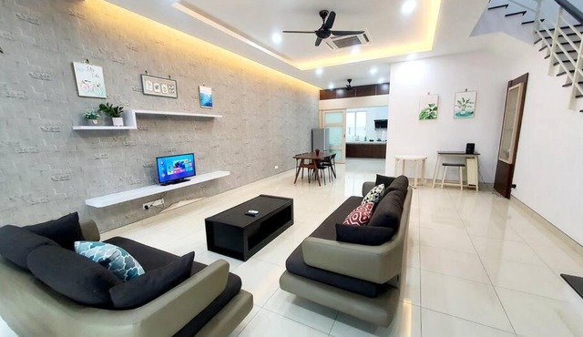 MODERN STYLISH 2STOREY HOUSE 8PAX@ALMA NEAR JUSCO