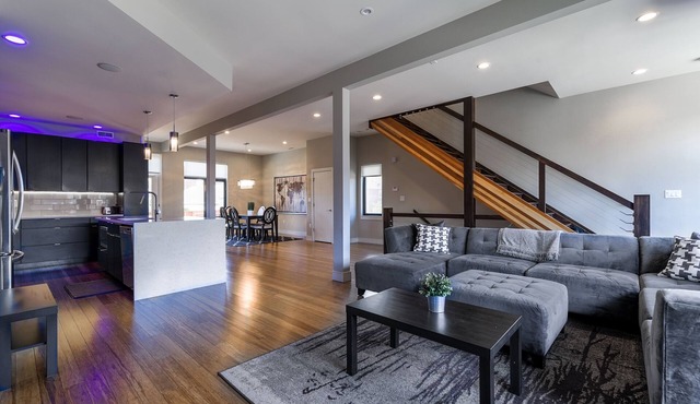 Modern & Stylish 3-Story Home w/View of the Arch